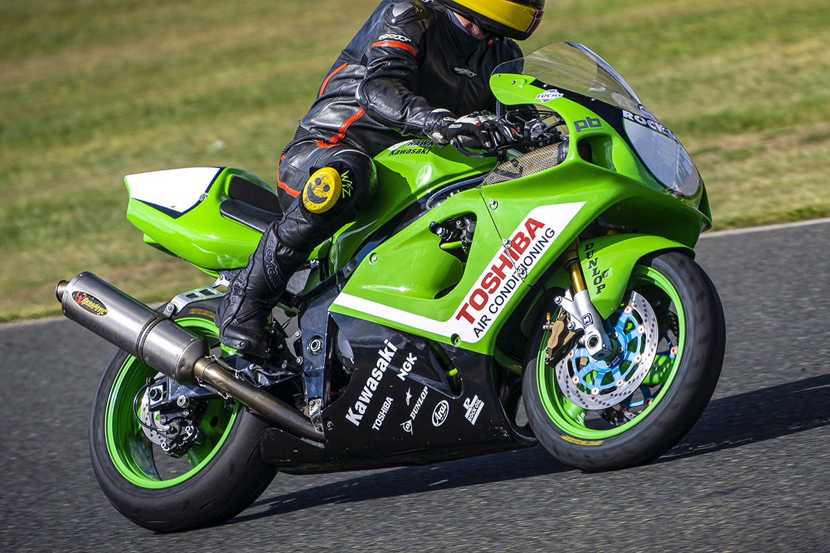 kawasaki racing bike